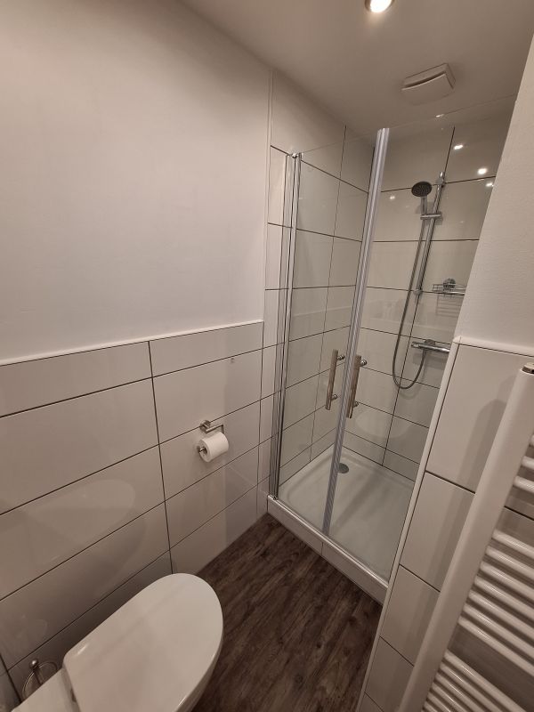 Neu Wulmstorf Landhaus-Apartment: Dusche